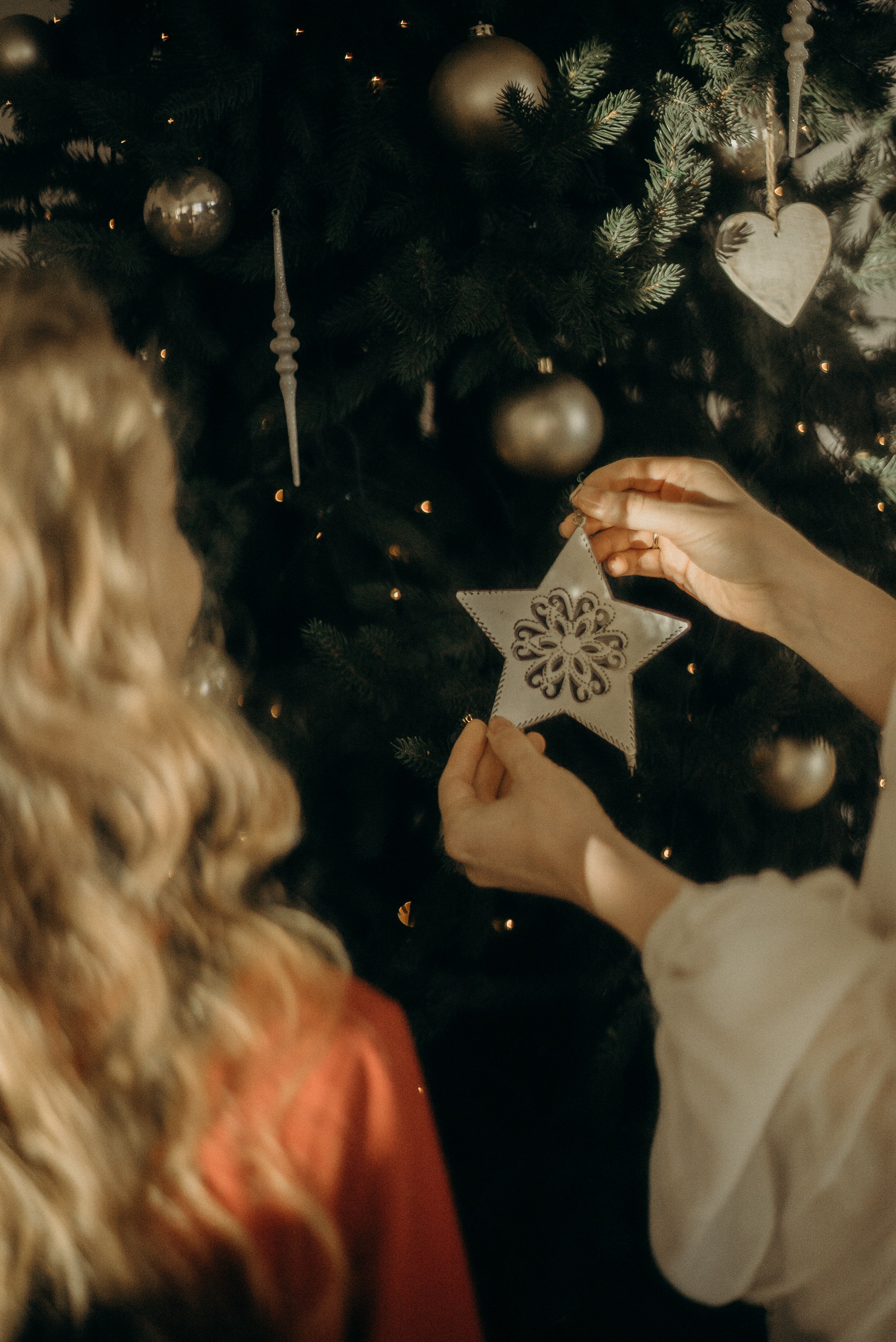 10 Ways to Enjoy LOVE Being Single During the Holidays